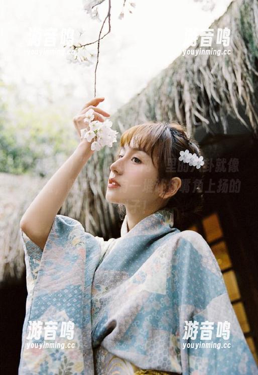 17吃瓜 “17吃瓜官网”里的八卦就像水果摊,随便挑总有一堆让你嘴角上扬的好料子!