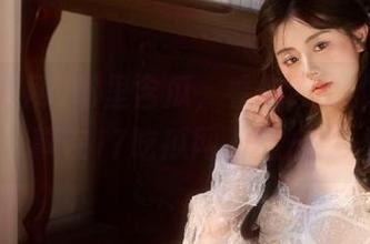 嘴里含瓜，看你分享的荒唐故事在17吃瓜网上翻滚！