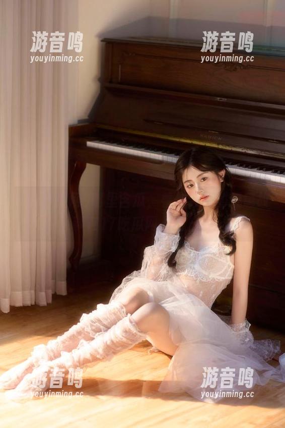 17吃瓜网 嘴里含瓜,看你分享的荒唐故事在17吃瓜网上翻滚!