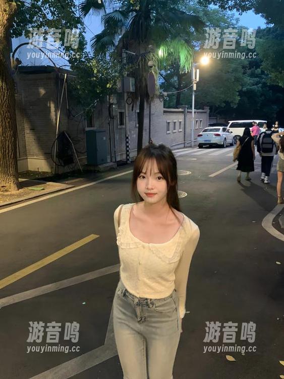 91吃瓜网 我刷着“91吃瓜网”链接,眉头轻皱,站姿都不自觉变了!