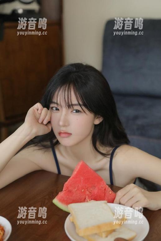 终于把zztt333的视频看完了，脑子里满是小彩虹和小飞虫的音效……