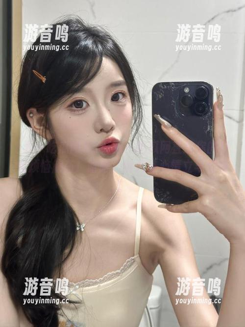 五一吃瓜网 打开五一吃瓜网直达你的日常烦恼解药!哈哈,听八卦心情立马变好。