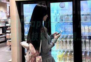 吃瓜网app传送门：点进去就可能被裹挟着捡起热搜…