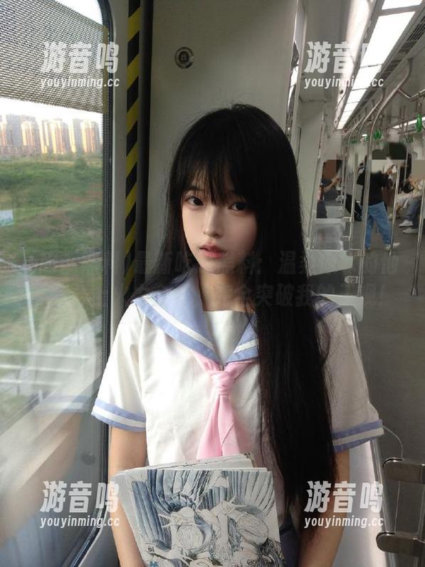 吃瓜黑料 最新吃瓜黑料:温柔似水的他在舞台上火力全开,完全突破我的三观!