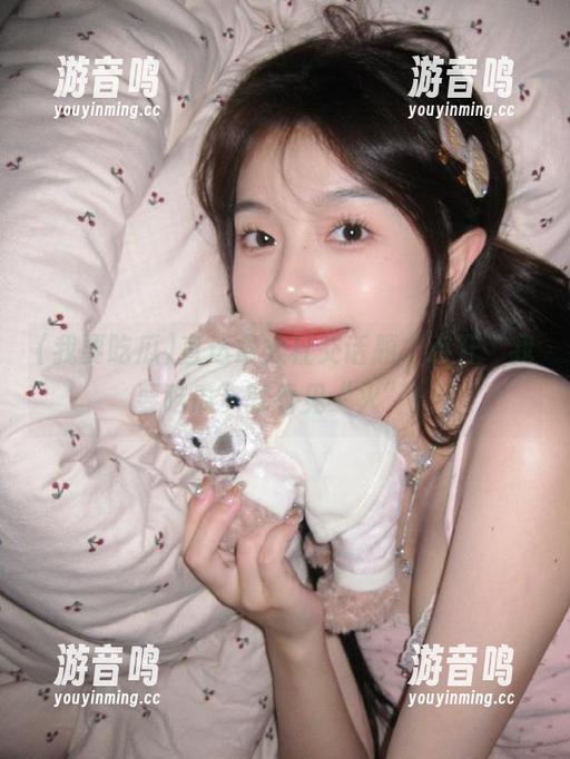 我要吃瓜 直达最火社交话题,点开“我要吃瓜”就看见“火”!
