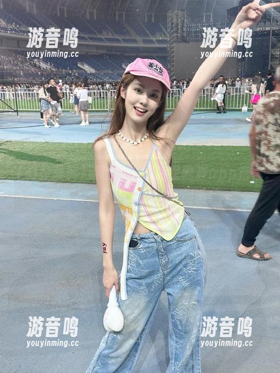 明星黑料 滑动手指,明星黑料app把你带入偶像圈的另一个侧面!