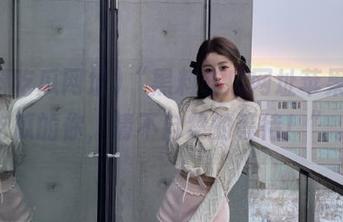 “黑料吃瓜网址苹果版，吃瓜的你，情不自禁的等待！”。