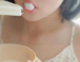 观看万篇长征黑料正能量，感受这波热辣八卦的冲击感！