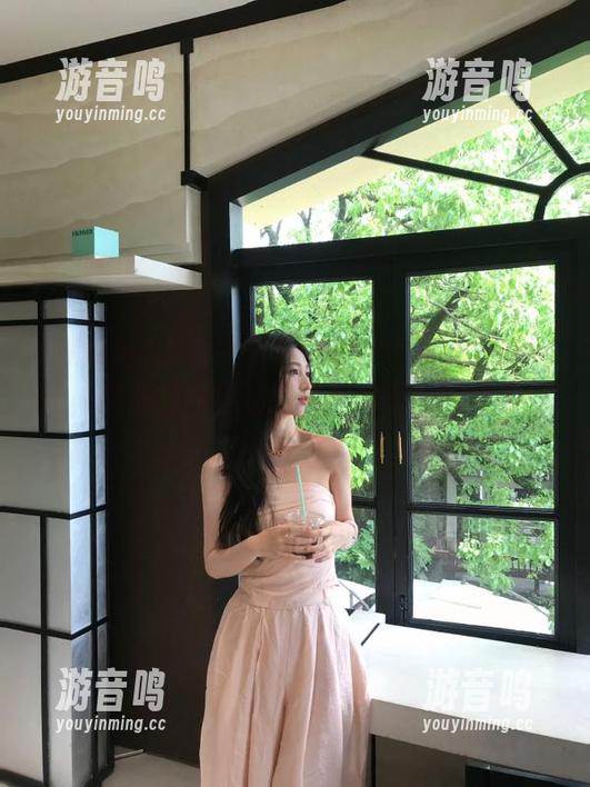 黑料社 观看一下黑料社的污污污网站在线,里头的内容让我时不时有些脸红唷……