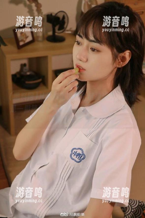 黑料网 从黑料网的那个链接进来,就像是一脚踏进了美妙又危险的云端……要不要再挤一下呢?