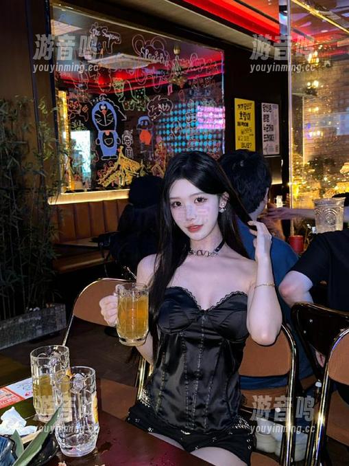 黑料网 在黑料网下载完,瞬间转型吃瓜专家,大家给我点赞鼓励一下!